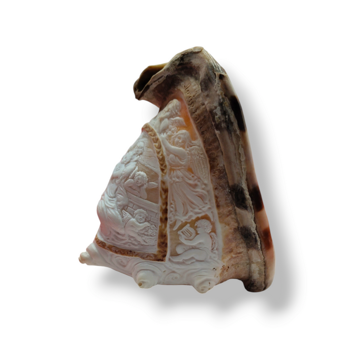 Ornamental shell "Holy family" engraved on shell