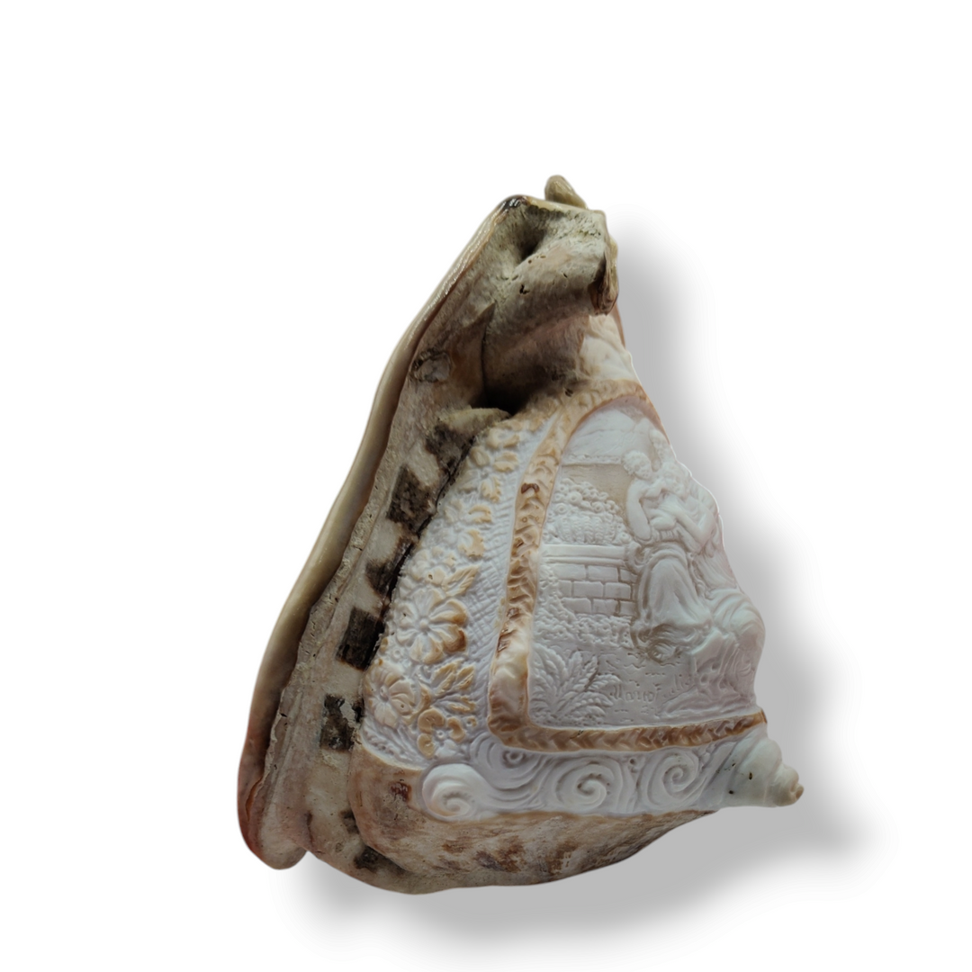 Ornamental shell "Holy family" engraved on shell