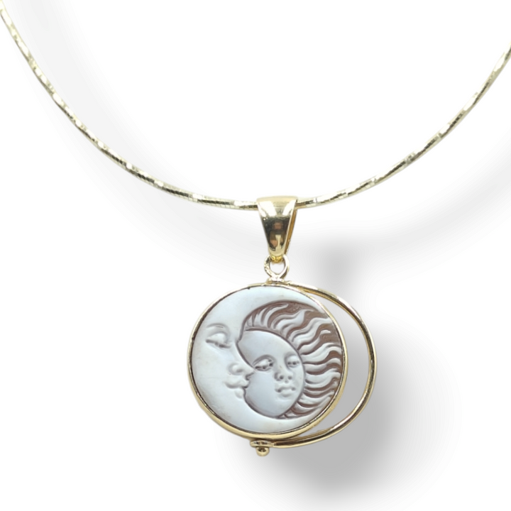 Reversible pendant necklace in cameo mounted on silver