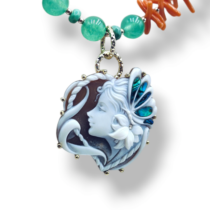 Collana ciondolo" Butterfly"  in cammeo montato su argento e collana giada e corallo