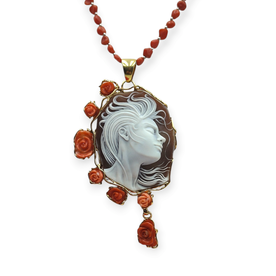 "Rebel Goddess" pendant necklace in sardonyx shell mounted in silver