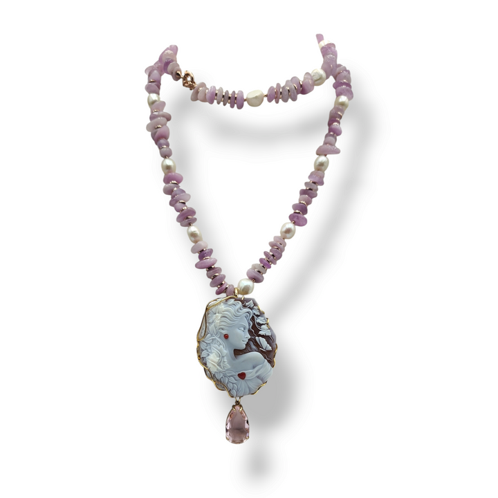 "Mother Nature" 2.0 pendant necklace in sardonic cameo mounted on silver