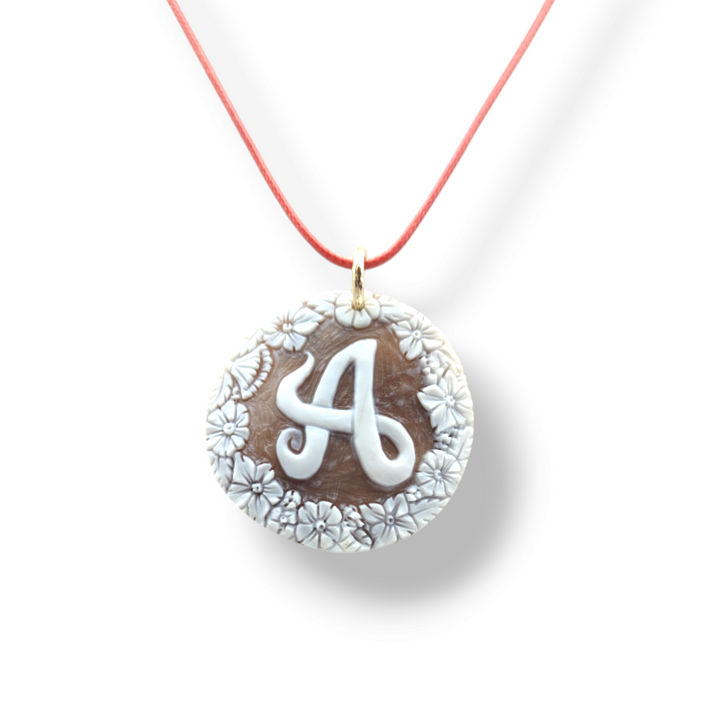 "Initial" pendant necklace in cameo mounted in silver