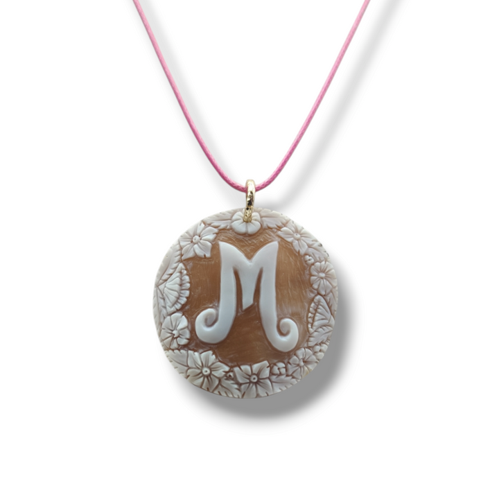"Initial" pendant necklace in cameo mounted in silver