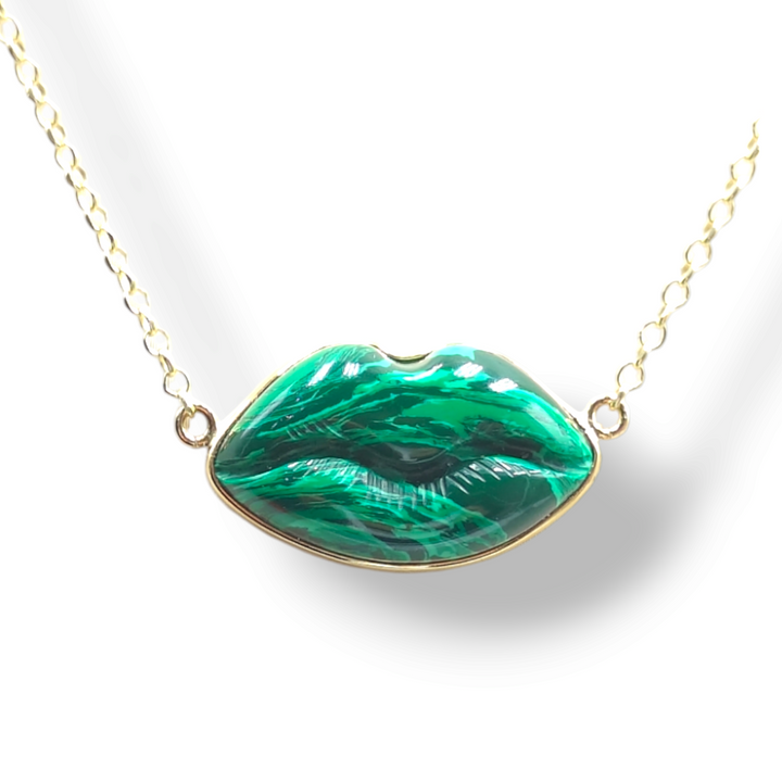 Idea regalo san valentino - Collana bacio in pasta di corallo, di lapis, di turchese, di ametista, di malachite.
