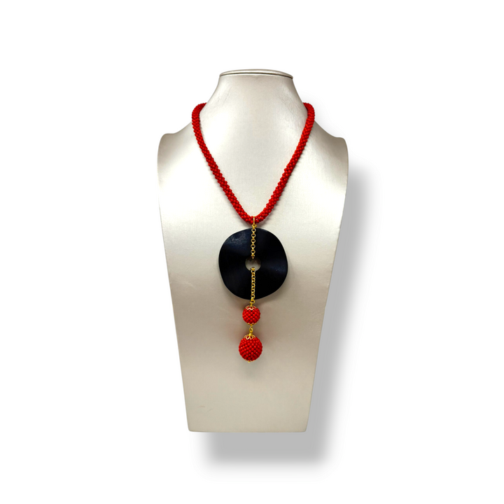 Collana di corallo in tessito ed ebano montata su argento