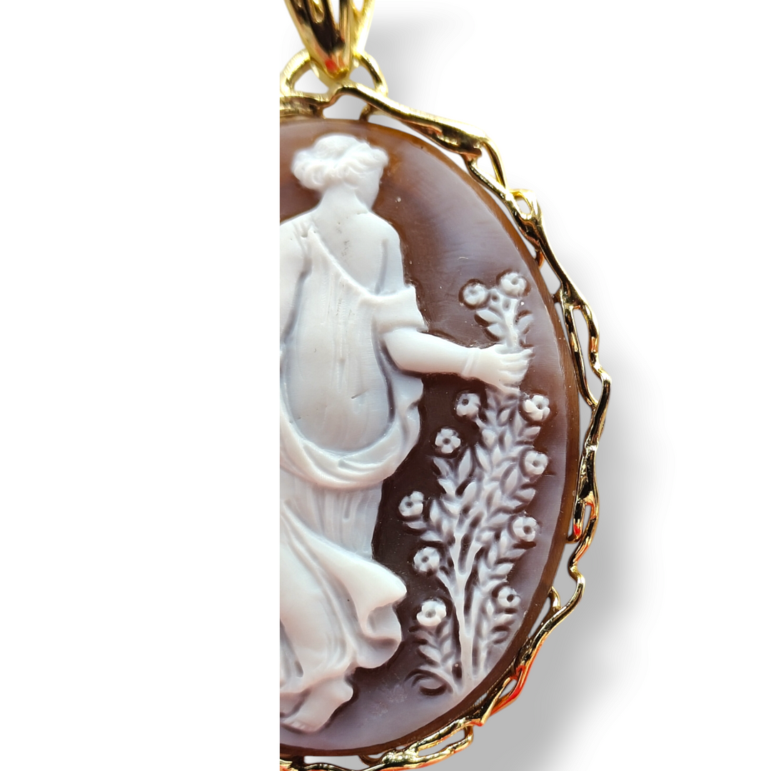 "Flora" pendant necklace in sardonic cameo mounted on silver