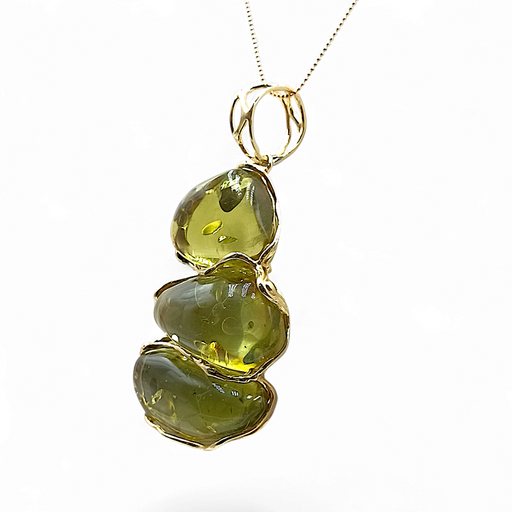 Pendant necklace "tris of green amber" mounted on silver