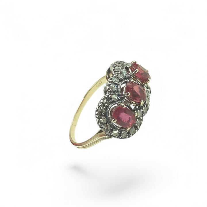 "Ruby" ring mounted on gold and rose diamonds crowns'