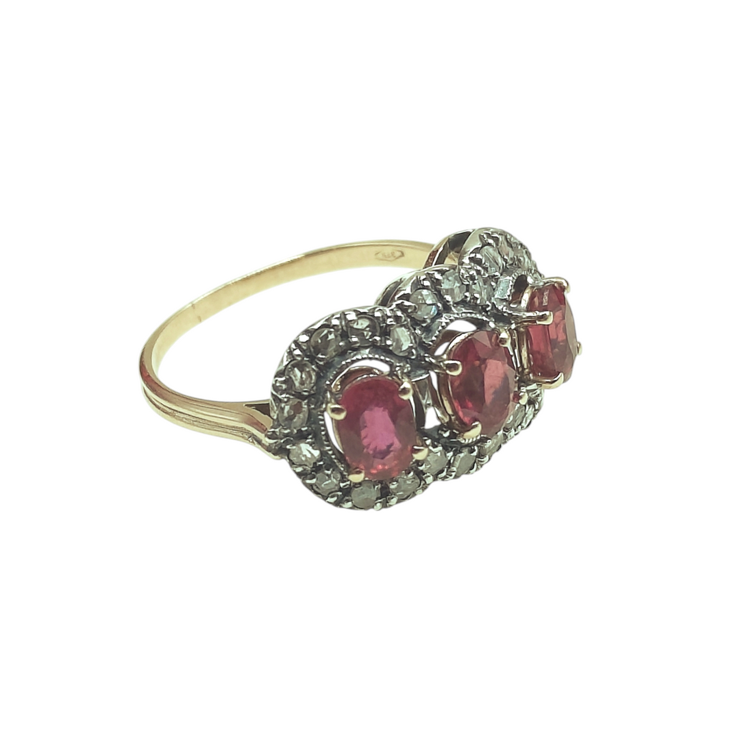 "Ruby" ring mounted on gold and rose diamonds crowns'