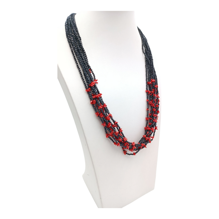 Collana spinelli e corallo montato su argento