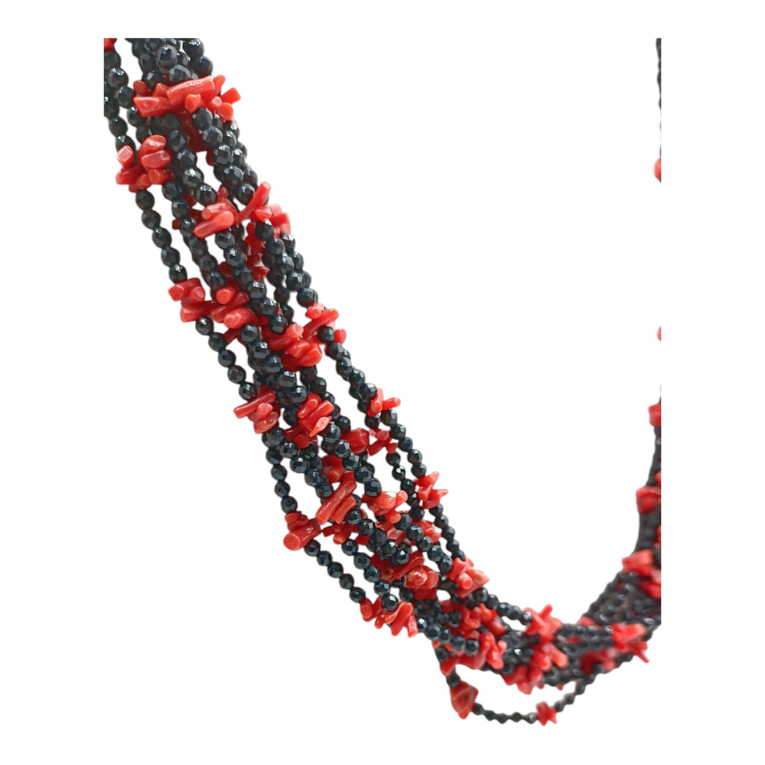 Collana spinelli e corallo montato su argento