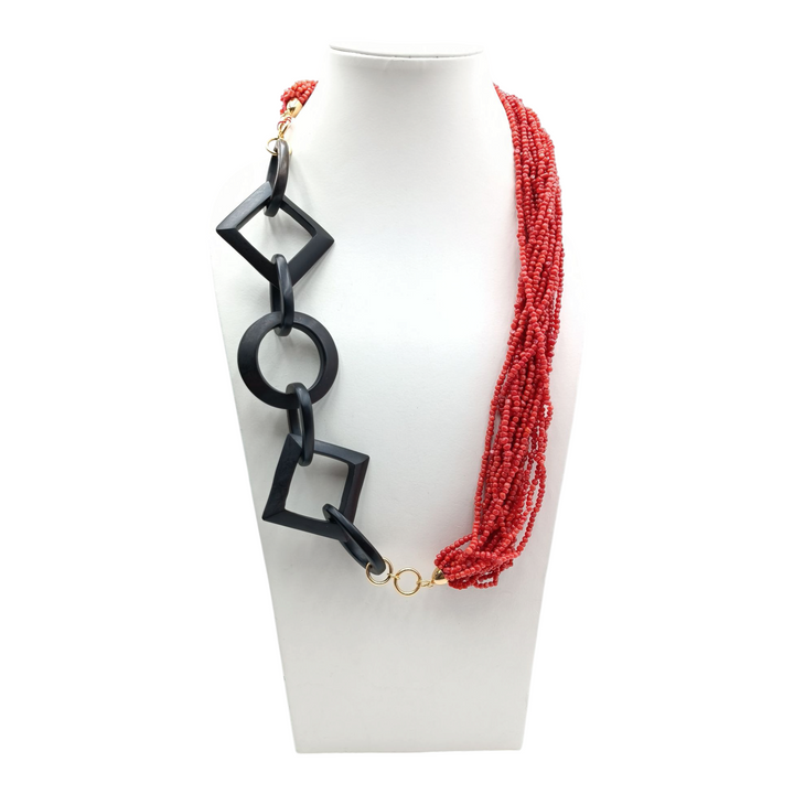 Collana corallo ed ebano montato su argento placcato oro
