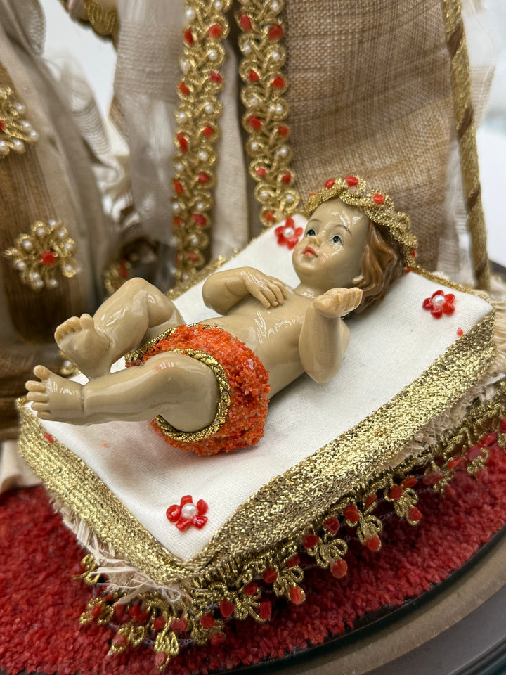 Presepe “natività “ in cupola di vetro montato in corallo