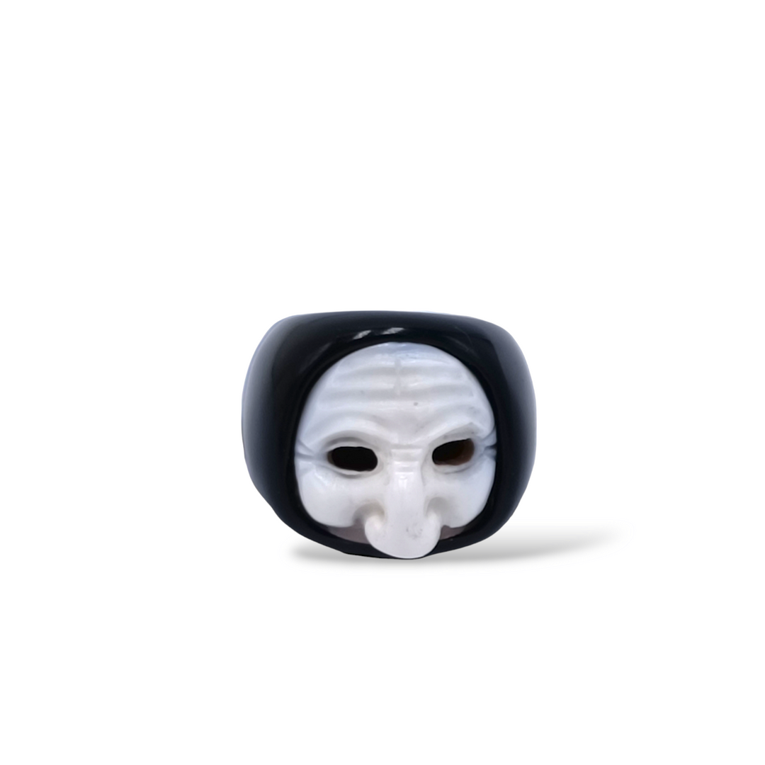 Anello maschera in cammeo montato su agata
