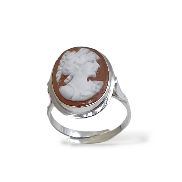Goddess ring in sardonyx cameo and mounted on silver