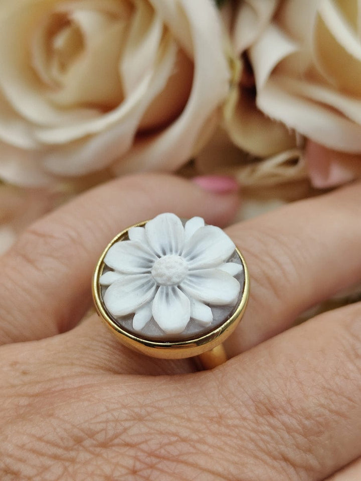 "DAISY FLOWER" CAMEO RING MOUNTED ON SILVER