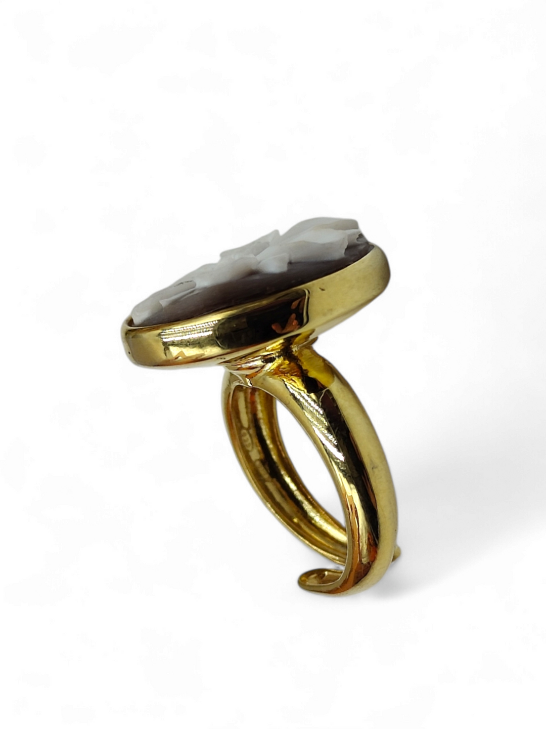 "DAISY FLOWER" CAMEO RING MOUNTED ON SILVER