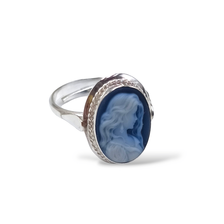 Goddess ring in blue agate and mounted on silver