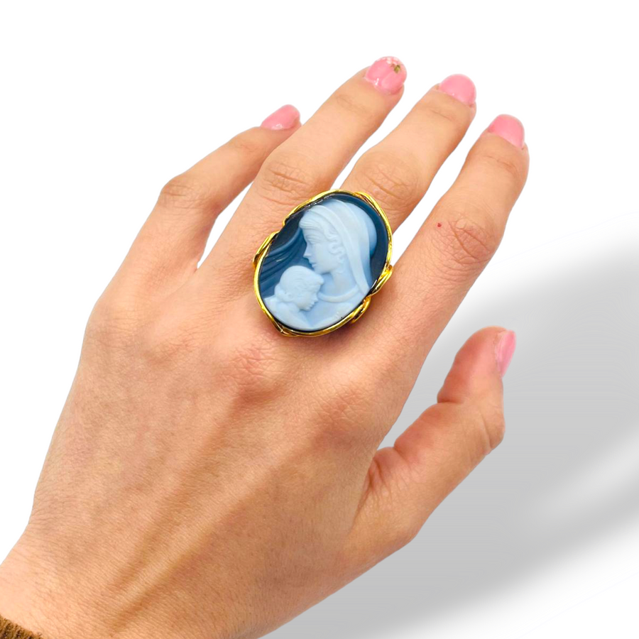"MATERNITY" RING IN CAMEO MOUNTED ON SILVER