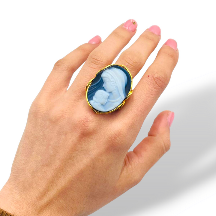 "MATERNITY" RING IN CAMEO MOUNTED ON SILVER
