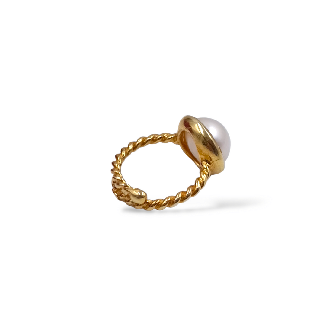END OF COLLECTION - Pearl ring mounted on silver