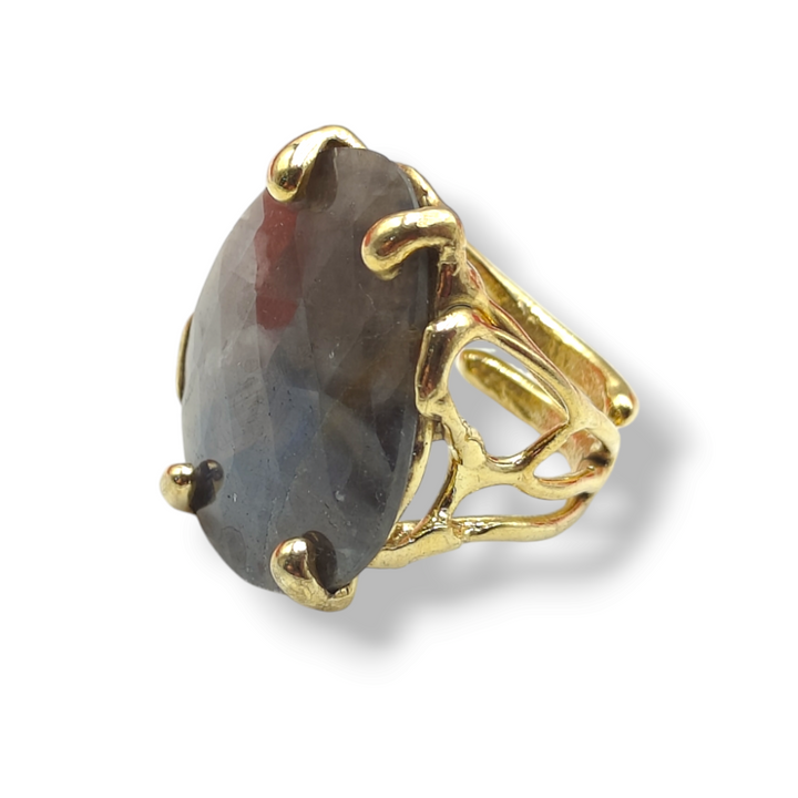 Anello "radice di zaffiro" viola montato su argento