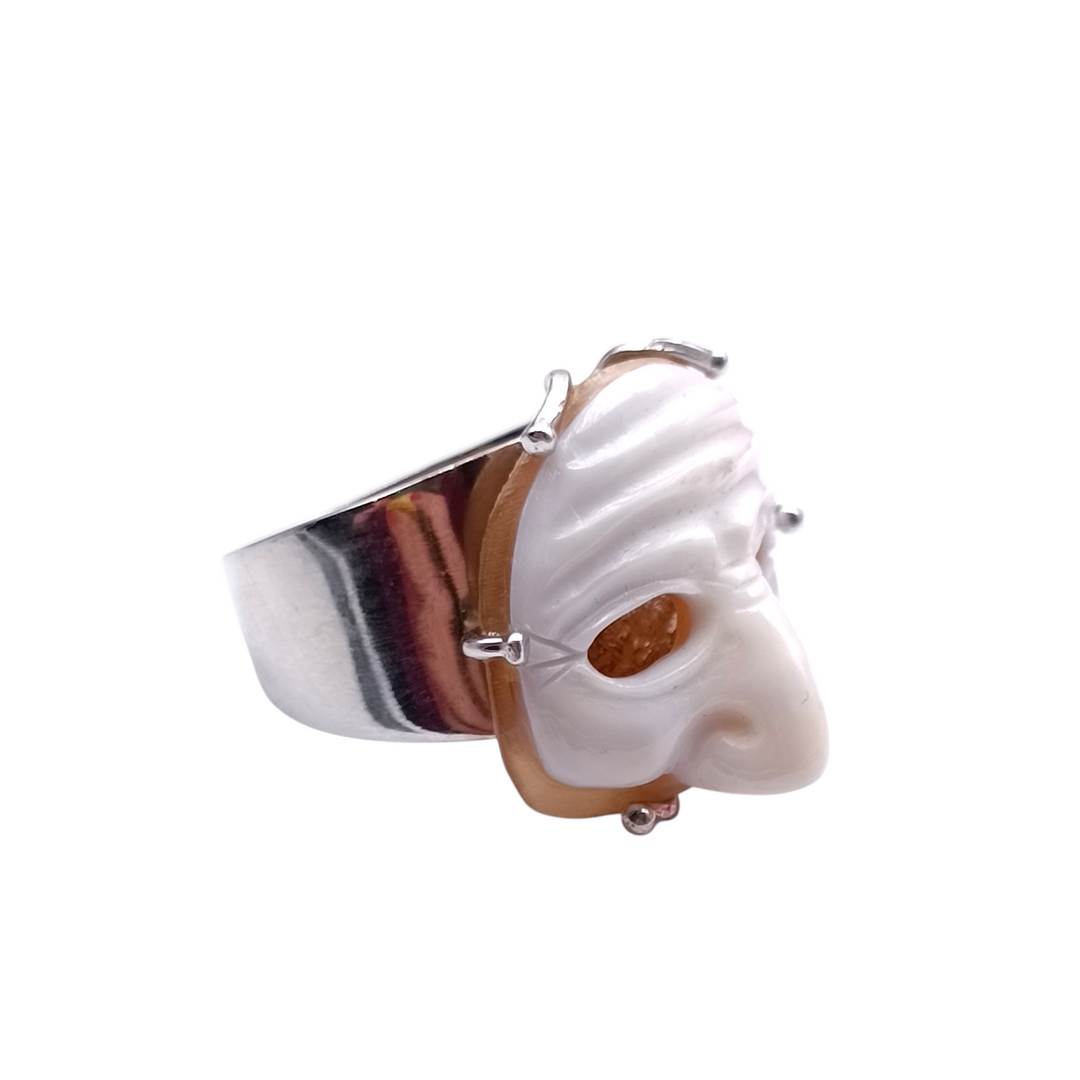 "Neapolitan mask" band ring in cameo mounted on silver