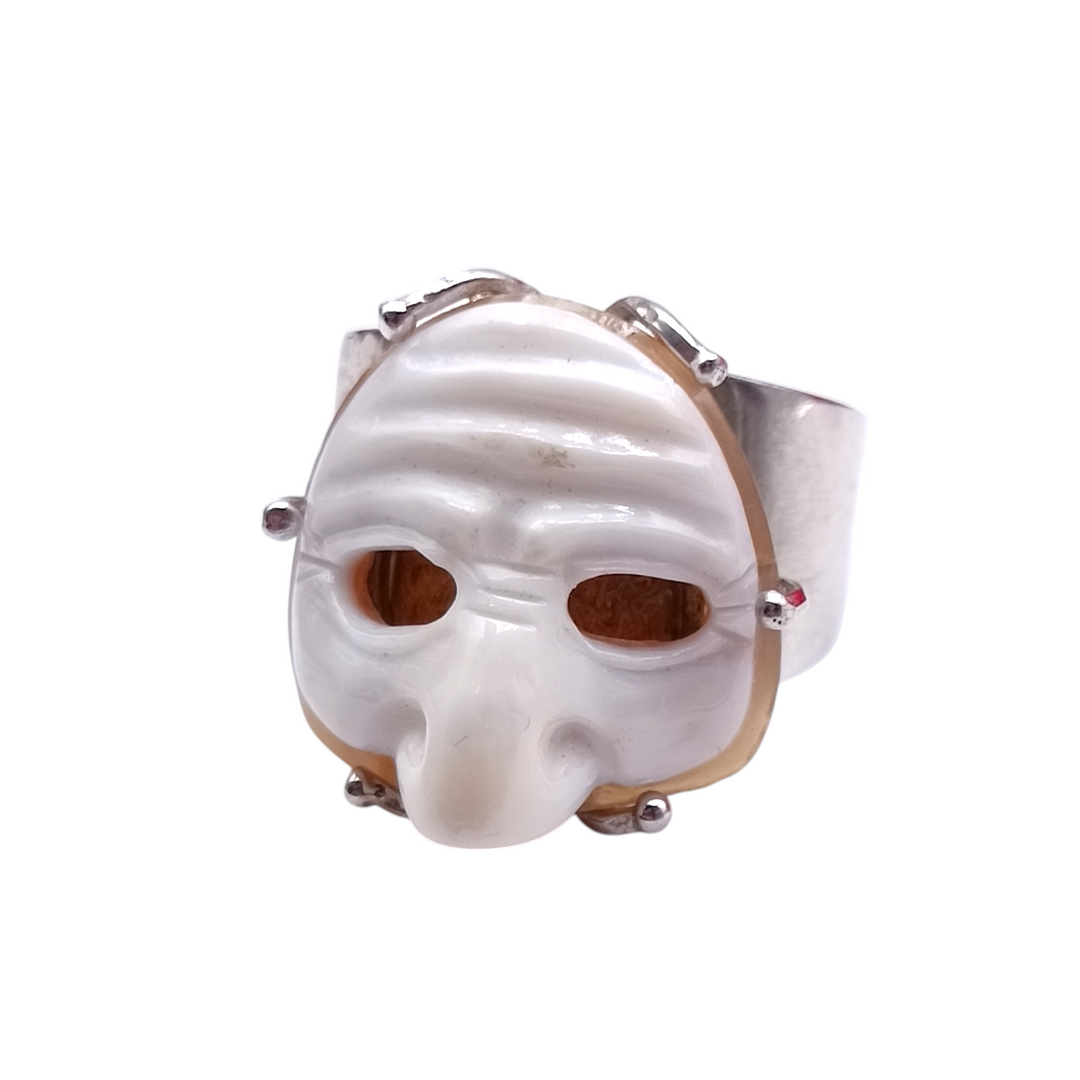 "Neapolitan mask" band ring in cameo mounted on silver