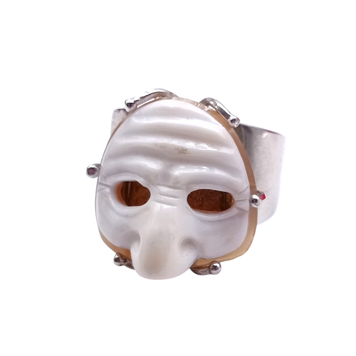 "Neapolitan mask" band ring in cameo mounted on silver