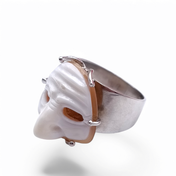"Neapolitan mask" band ring in cameo mounted on silver
