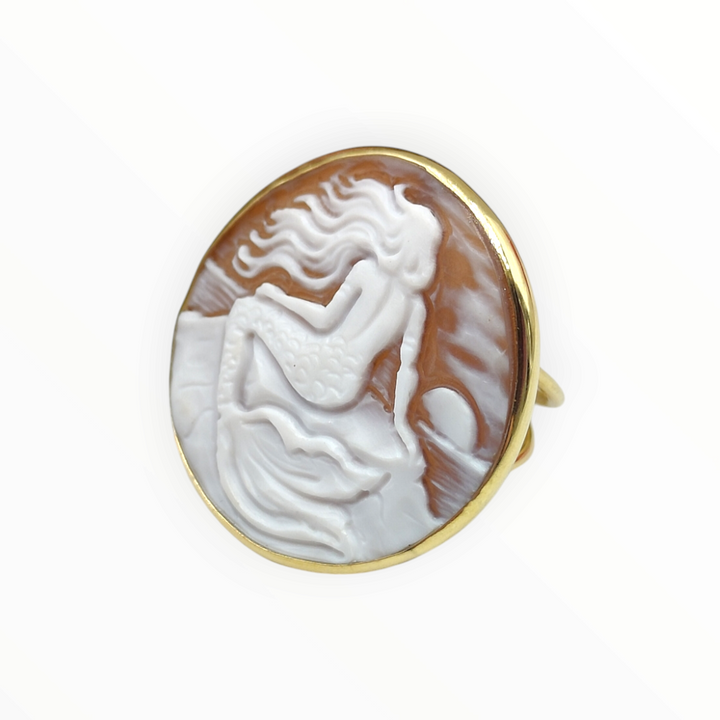 "Mermaid" ring in cameo mounted on silver