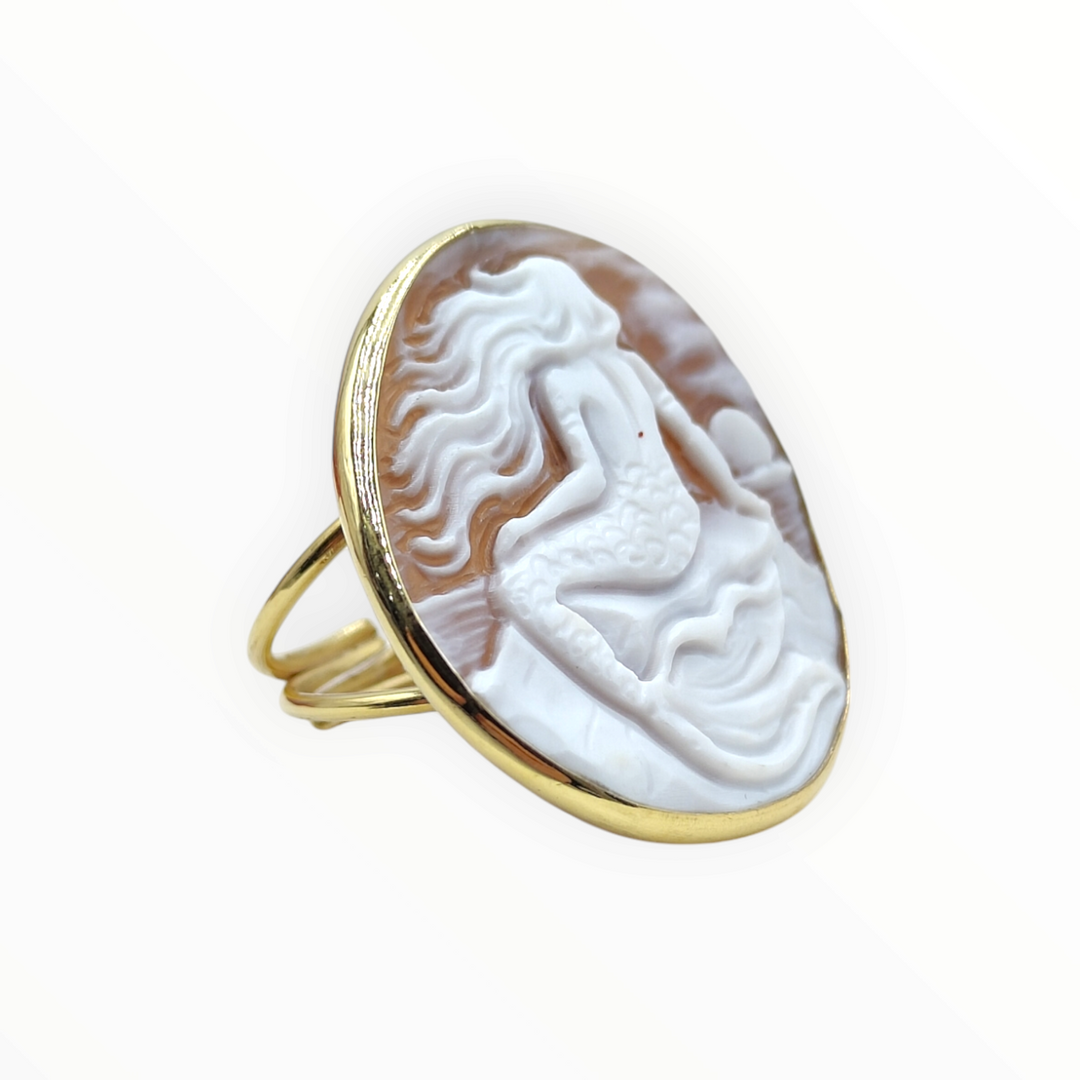 "Mermaid" ring in cameo mounted on silver