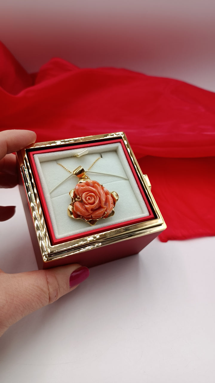 Collana rosa di corallo rosa montato su argento