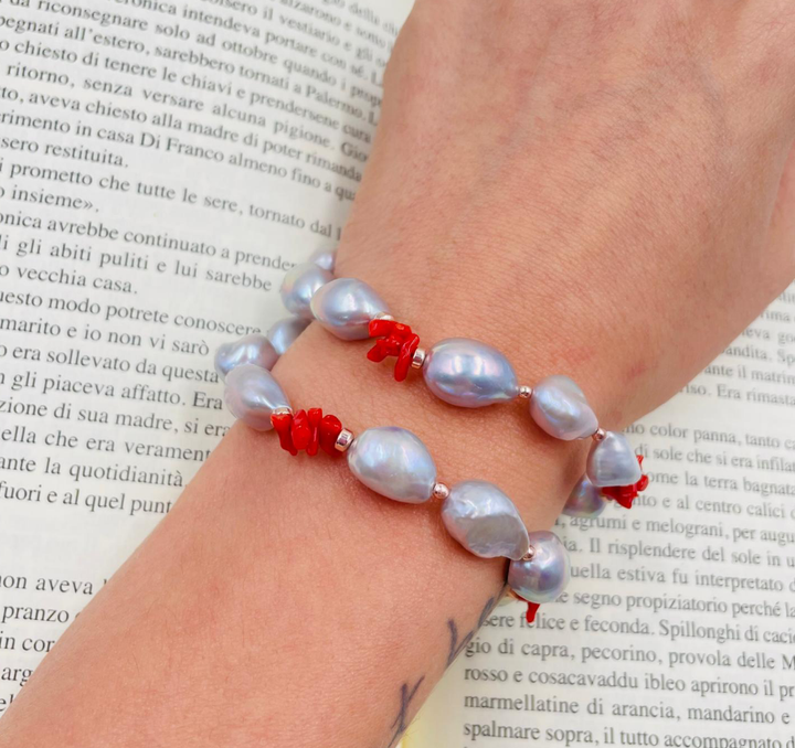 Pearl and coral bracelet mounted on silver