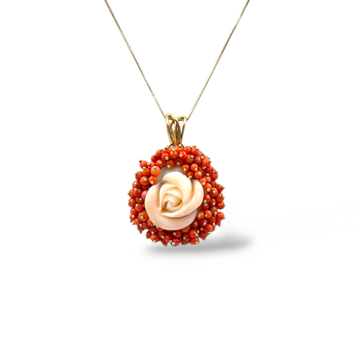 Ciondolo rosa di corallo montata su argento