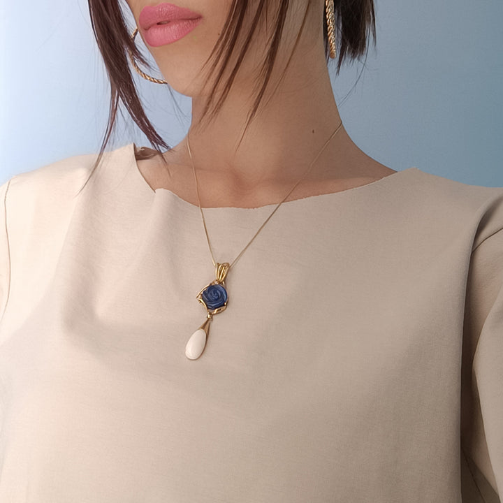Ciondolo goccia in lapis e corallo montato su argento