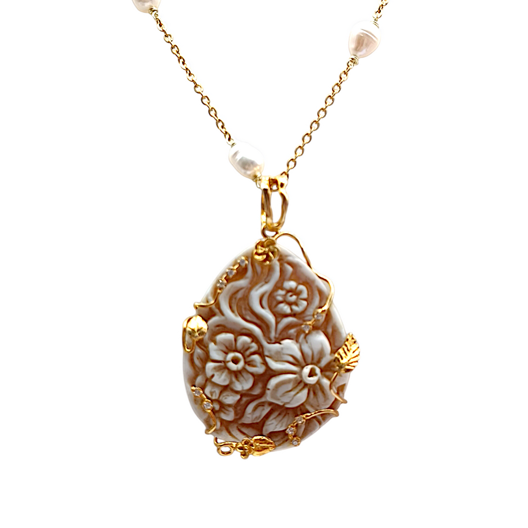 Cameo flower pendant necklace mounted on silver