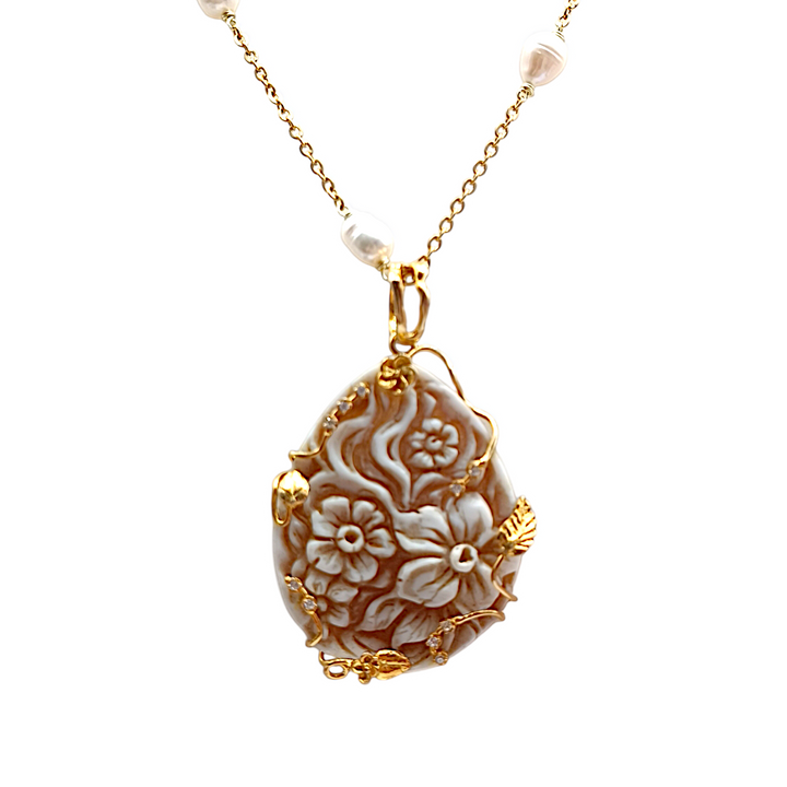 Cameo flower pendant necklace mounted on silver