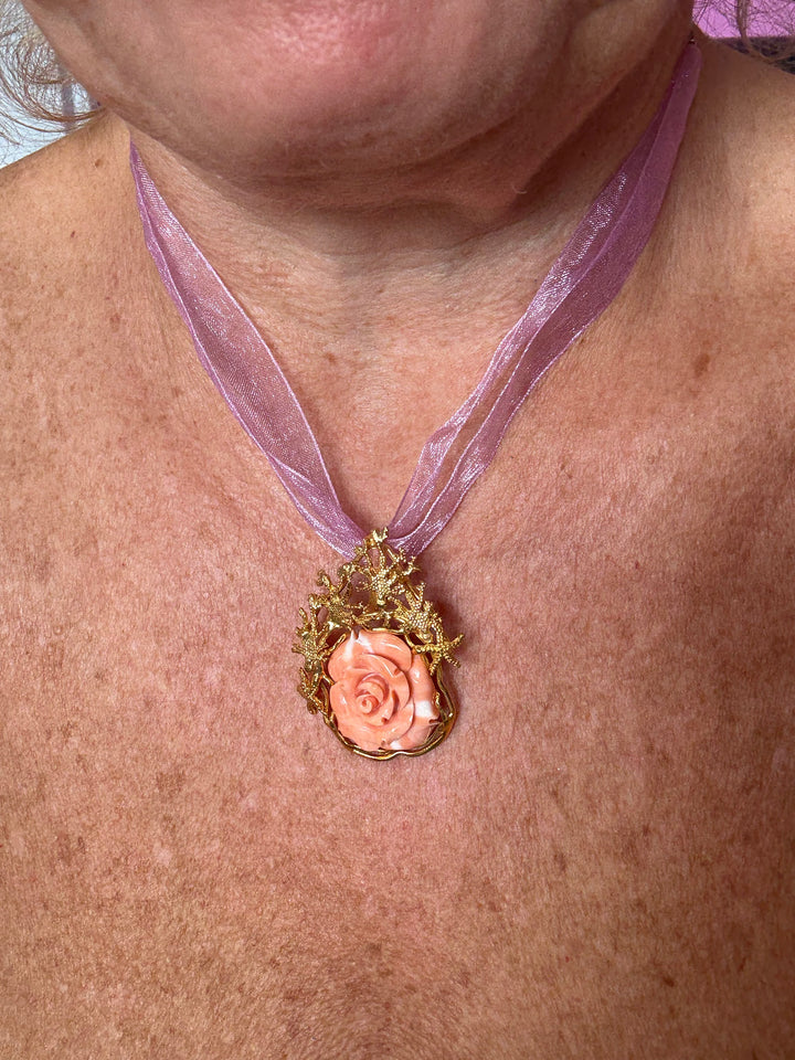 Collana ciondolo rosa di corallo Cerasuolo montato in argento galvanica oro