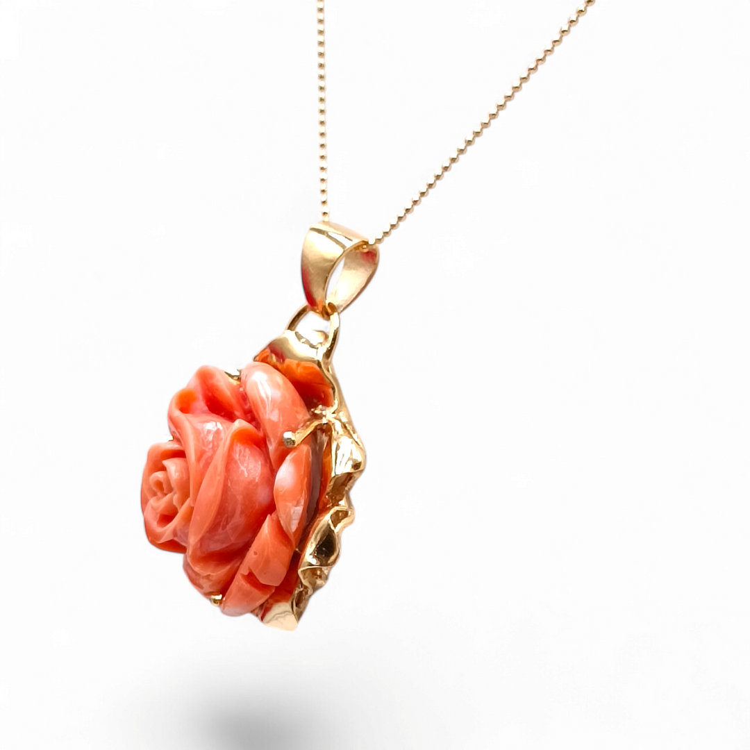 Collana rosa di corallo rosa montato su argento