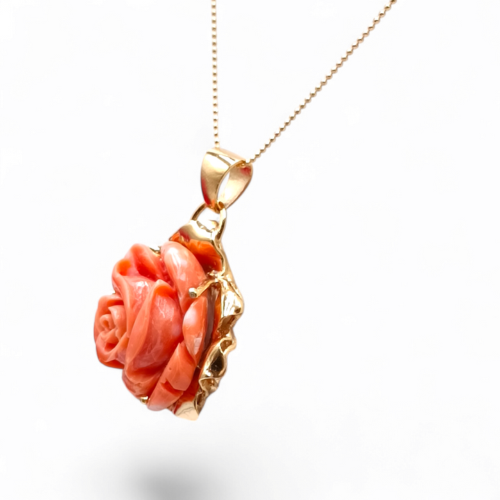 Collana rosa di corallo rosa montato su argento