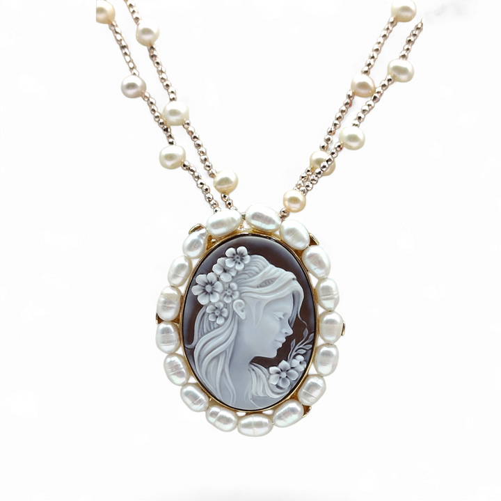 "The Wise Lady" pendant necklace in cameo mounted on silver