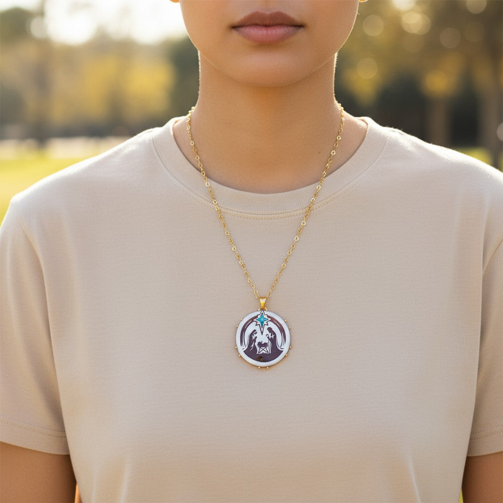 “Holy Family” necklace made of cameo and mother-of-pearl set in silver