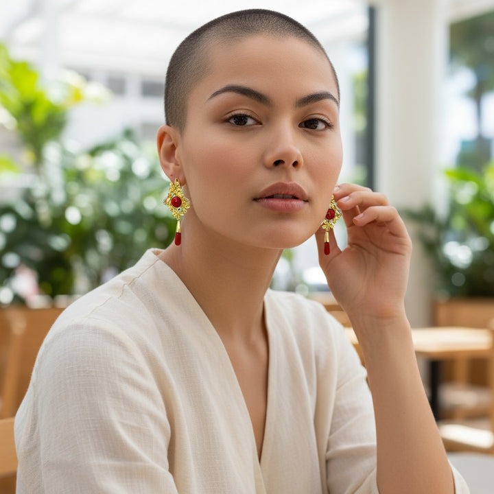 Orecchini Toppe Dorate di Corallo Rosso e Zirconi montati in Argento Dorato