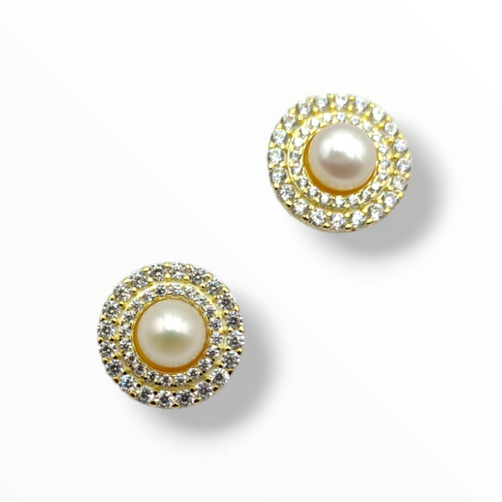 Pearl and zirconia flower earrings mounted on silver