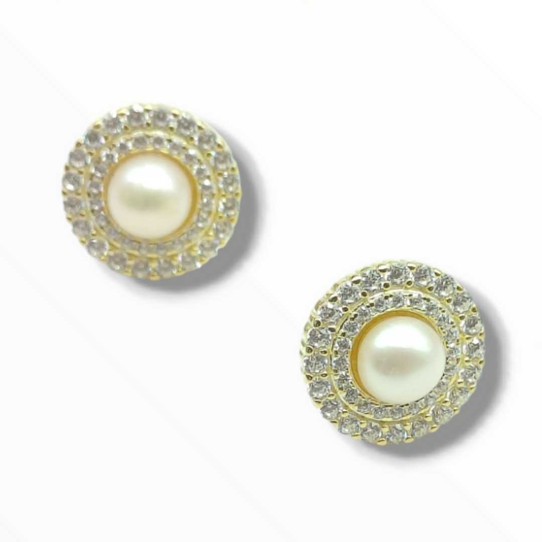 Pearl and zirconia flower earrings mounted on silver