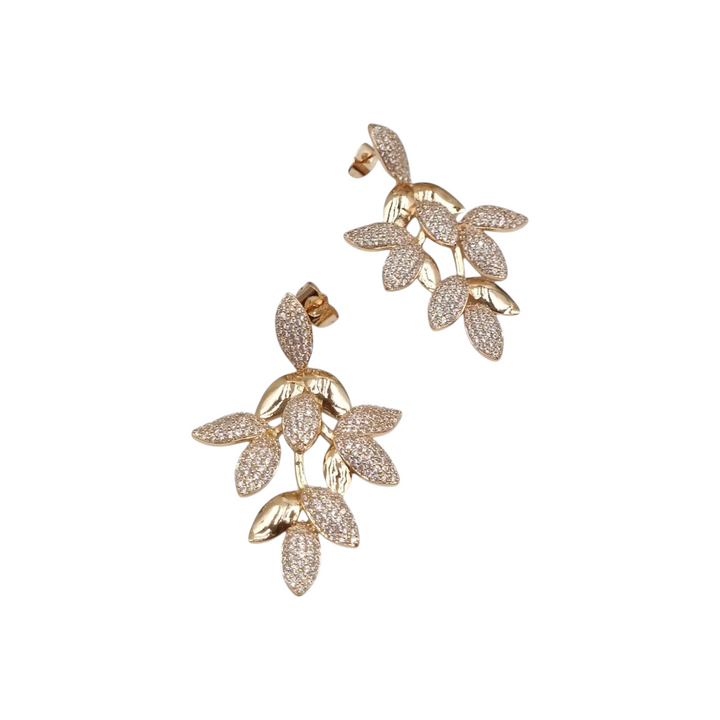 Precious leaf earrings mounted on bronze