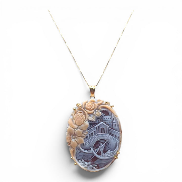Collana con Ciondolo Venezia di Cammeo montato in Argento Dorato