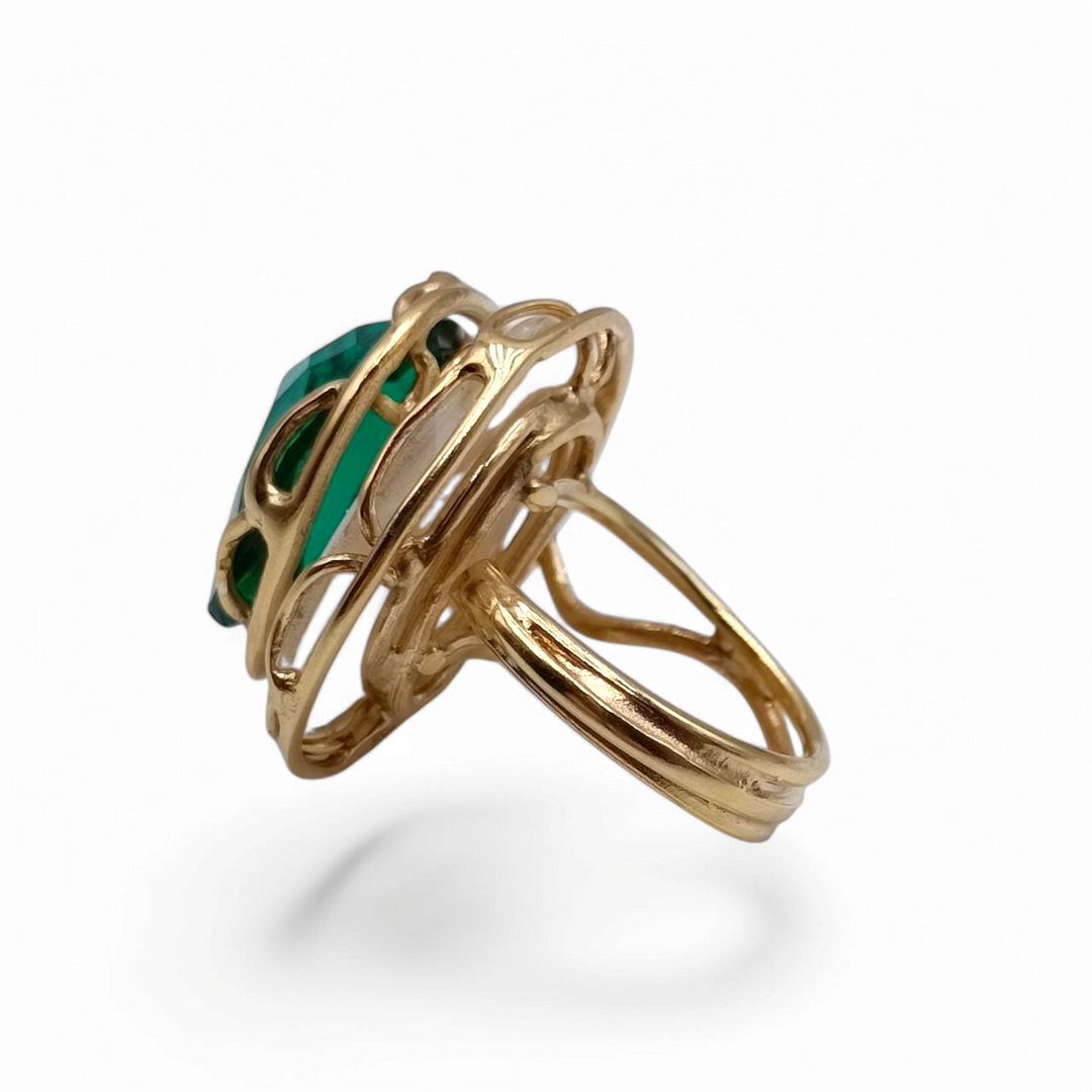 Green hydrothermal quartz and mother of pearl ring mounted on silver